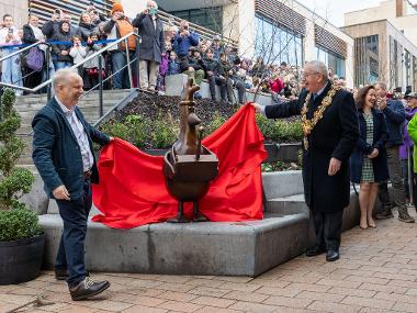 The opening of the feather mcgraw statue by the Mayor and Nick Park