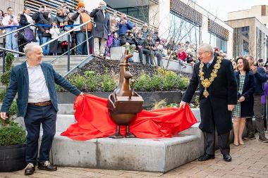 The Mayor unveiling the Feathers McGraw statue with Nick Park at Animate Preston